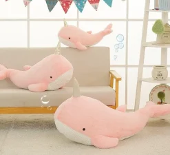 Discount La compagnie de la peluche Peluche baleine géante à corne