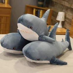 Discount La compagnie de la peluche Peluche géante requin coloré aux belles dents