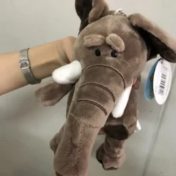 Discount La compagnie de la peluche Peluche éléphant aux longues défenses