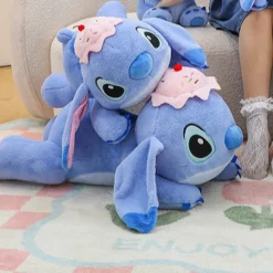 Online La compagnie de la peluche Peluche Stitch gourmand bleu avec glace et cerise