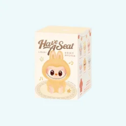 Online La compagnie de la peluche Peluche type Labubu assise boîte mystère