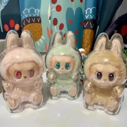 Online La compagnie de la peluche Peluche type Labubu assise boîte mystère