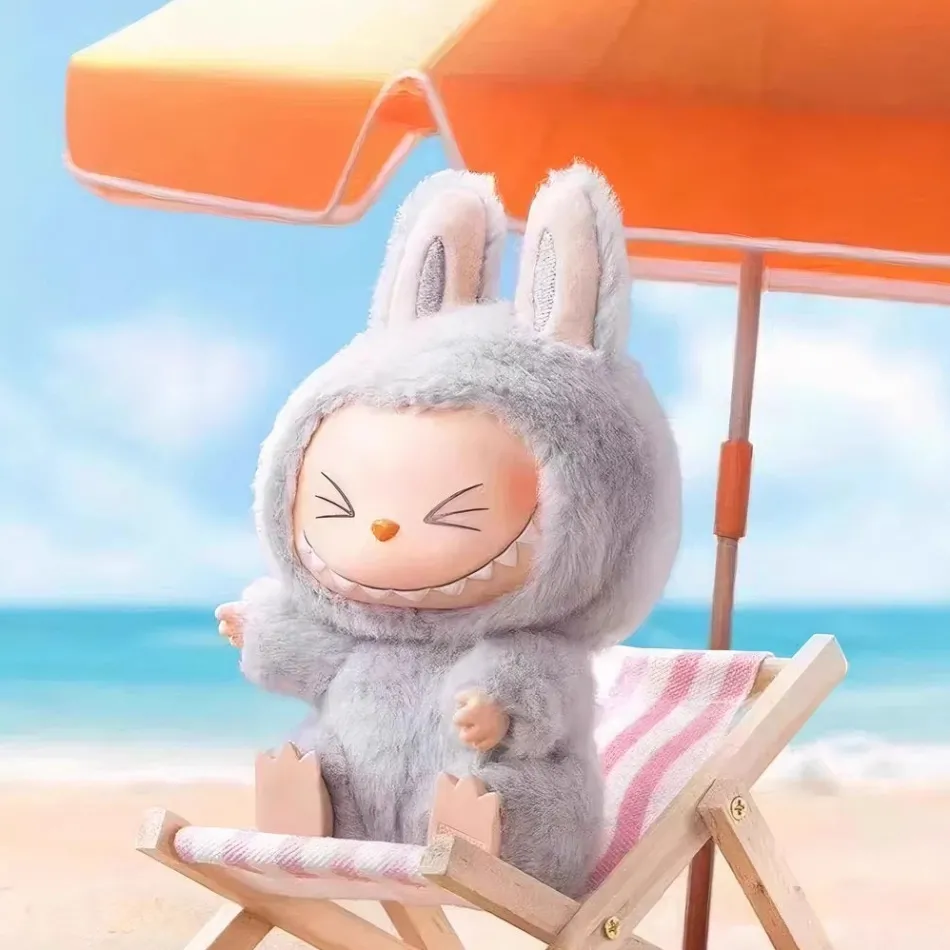 Online La compagnie de la peluche Peluche type Labubu assise boîte mystère