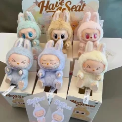 Online La compagnie de la peluche Peluche type Labubu assise boîte mystère