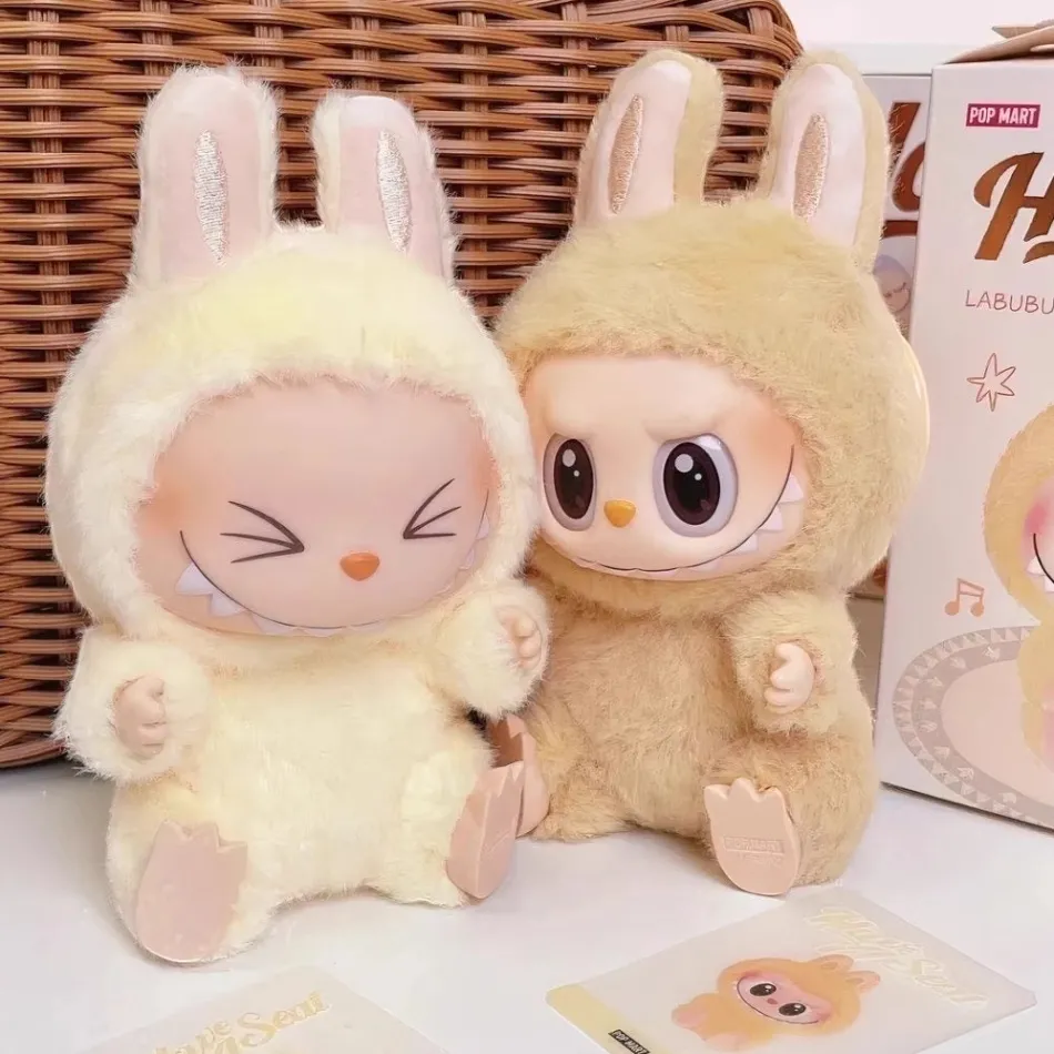 Online La compagnie de la peluche Peluche type Labubu assise boîte mystère