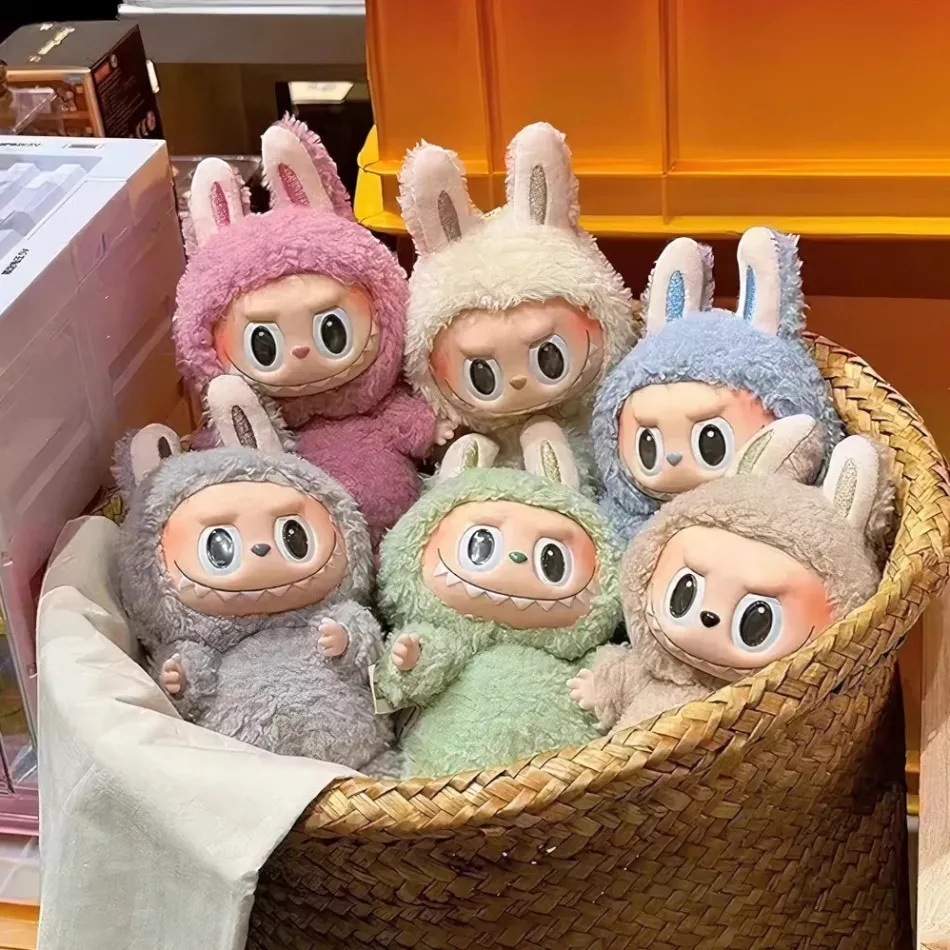 New La compagnie de la peluche Peluche type Labubu debout boîte mystère