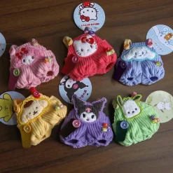 New La compagnie de la peluche Salopette kawaii peluche type Labubu mignonne